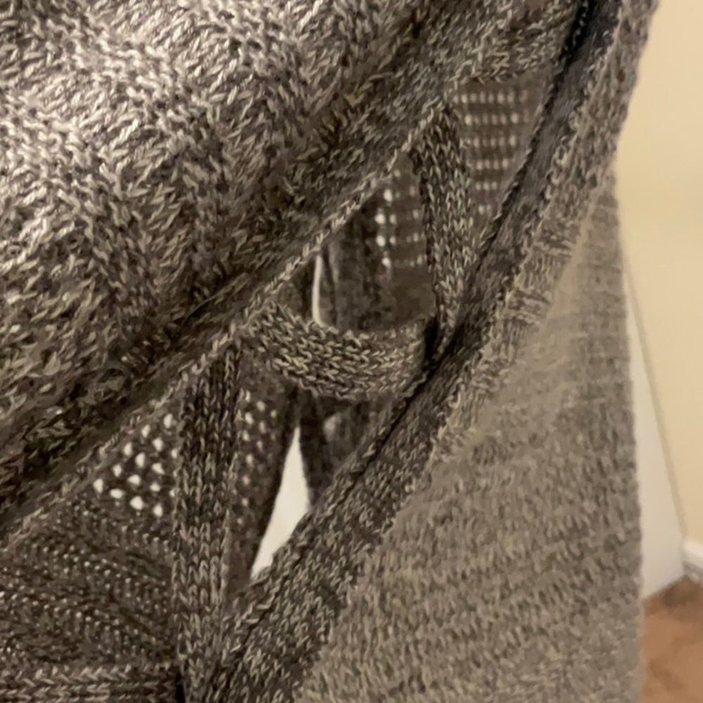 Lon lightweight grey sweater from New York and Company. Never worn. - Picture 4 of 6